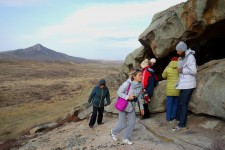 014_trip_to_the_Akbaur_petroglyph_area_with_the_university_staff