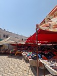 Thrift_shopping_in_Hafsia,_Tunis